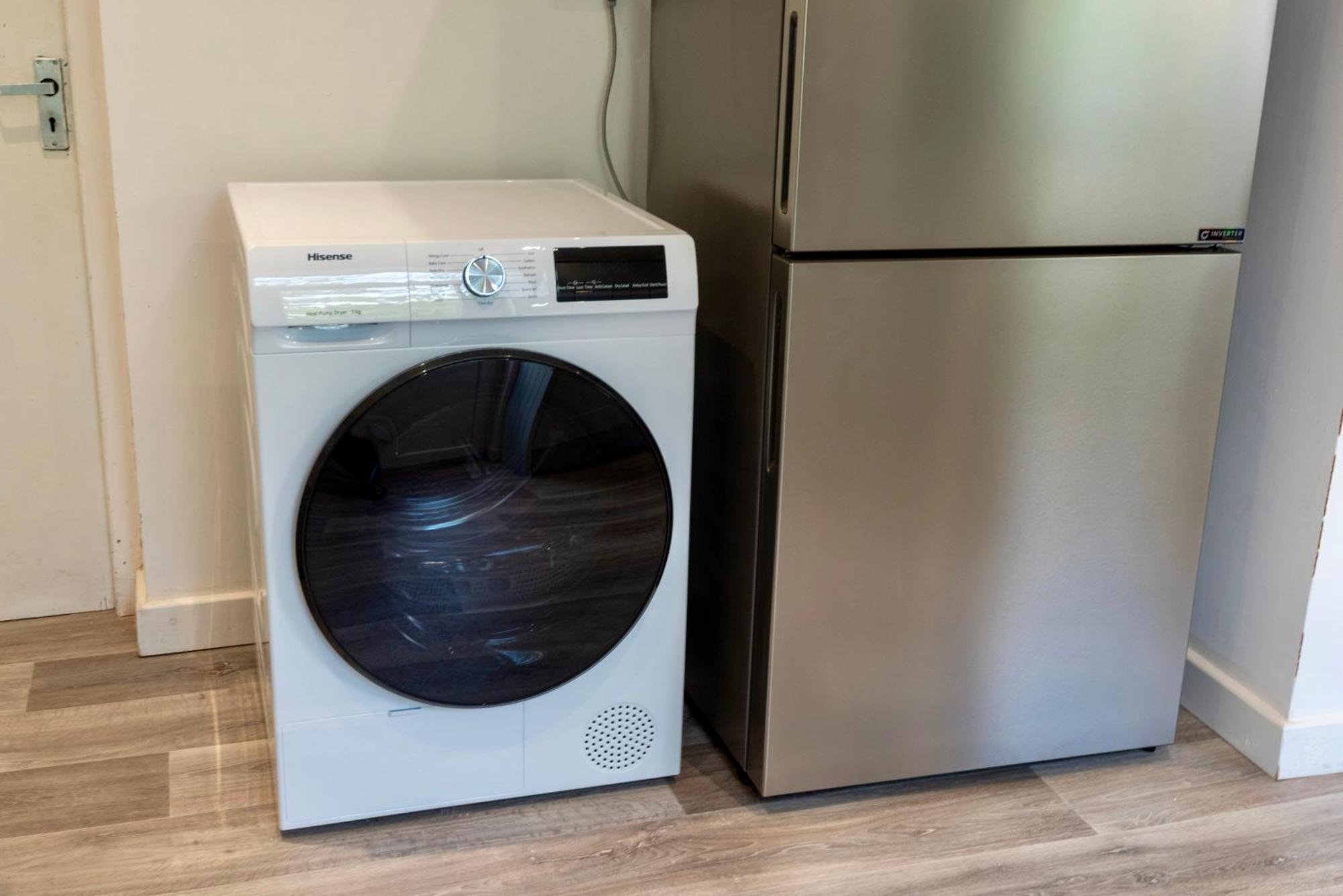 Single Room In Brand New 5 Bedroom Home BW Room 2 Solihull Bagian luar foto